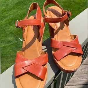 New, never worn Kork Ease “Bette” wedge platform sandal. Women’s size 10